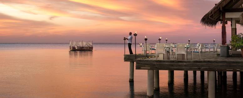 Anantara_Dhigu_Restaurant_Sea_Fire_Salt_with_model