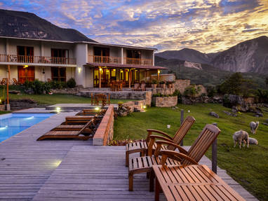 PE_Gocta_Andes_Lodge_buiten_terras_uitzichtRV_exteriors04