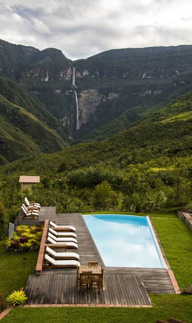 PE_Gocya_andes_Lodge_zwembad_waterval_DSC_1720