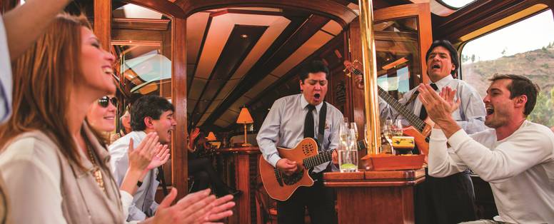 PE_Cusco_Belmond_Hiram_Bingham_trein_muziek_band_11047_High_resolution