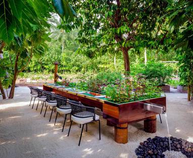 mlexr-elements-diningtable-9879-hor-clsc