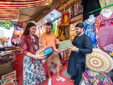 Large-Dubai_Textile_Souk_2019_2