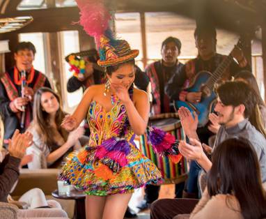 PE_titicaca_rail_trein_cultuur_dans_AND_Peru_Bar-0938-1