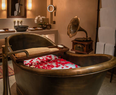The_Chedi_-Amenities-Bathtub_Ceremony_1_(1)