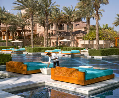 OO_ThePalm_Pool_MainPool_SunBed_LS_0625_MASTER