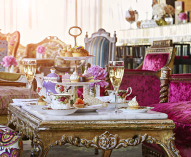 NZ_-_QT_Wellington_Hippopotamus_Bar_-_High_Tea_Closeup