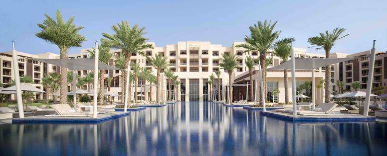 Hotel_with_Infinity_Pool