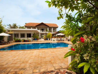 CM_Battambang_Bambu_Hotel_terras_en_zwembad_DSC_6288