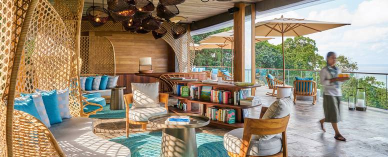 CM_sihanoukville_six_senses_krabey_island_receptie_Lobby_with_Host__8370-A4_