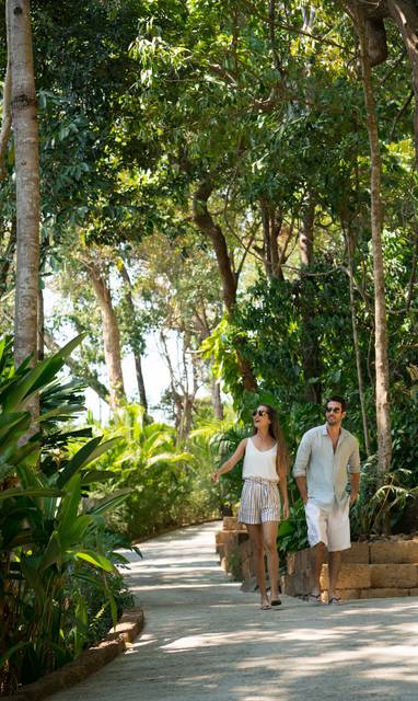 CM_sihanoukville_six_senses_krabey_island_wandeling_koppel_Nature's_walk__8322-A4_