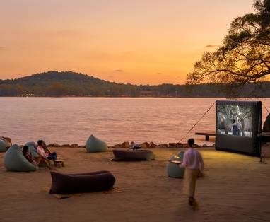 CM_sihanoukville_six_senses_krabey_island_buiten_bioscoop_Cinema_Paradiso_with_host__8300-A4_