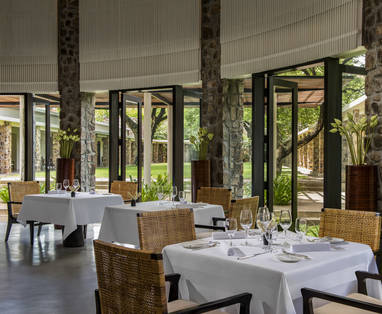 CM_Siem_Reap_Amansara_restauranat_Amansara__Cambodia_-_Dining_Room_High_Res_10054