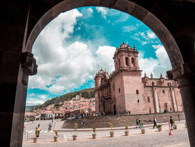 Een stadsplein in de hoofdstad Cusco van Peru.