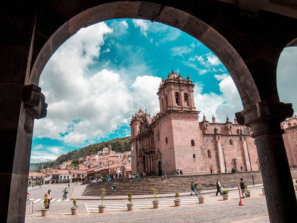 Een stadsplein in de hoofdstad Cusco van Peru. 