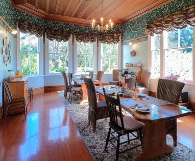 NZ_Russel_Ounuwhao_Harding_House_breakfast_room