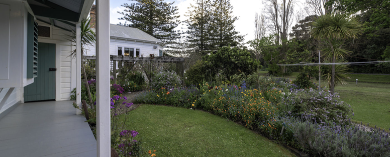 NZ_Russel_Ounuwhao_Harding_House_Garden