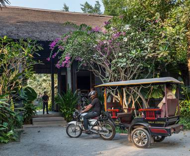 CM_Sala_Lodges_SL_Arrival_Tuk_tuk_rb-3065