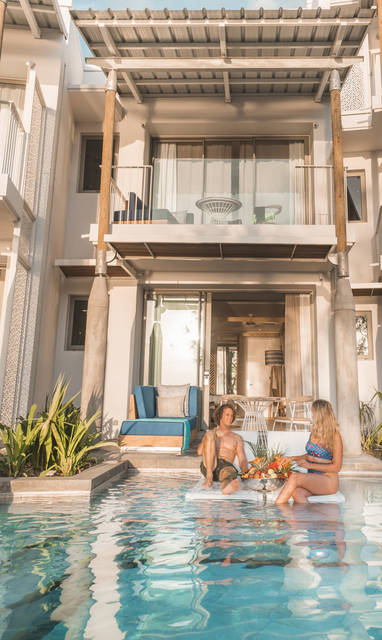 MU_Victoria_Beachcomber_Swimup_room