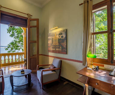 CM_Kratie_Le_Relais_de_Chhlong_slaapkamer_sofa_r1(1)