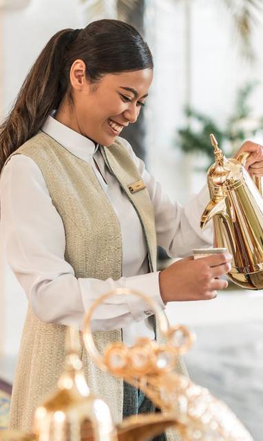 8._Omani_coffee_in_the_lobby