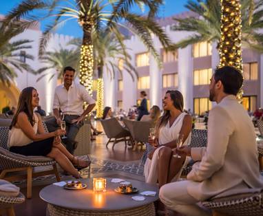 Pre-dinner_drinks_at_the_Courtyard