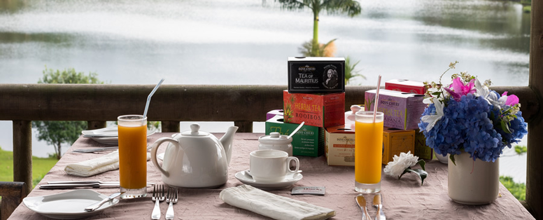 MU_Bois_Chéri_Bubble_Lodge_breakfast_with_a_view