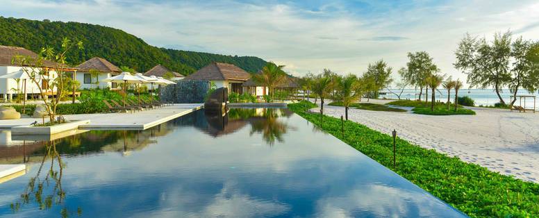 Zwembad bij The Royal Sands op Koh Rong in Cambodja