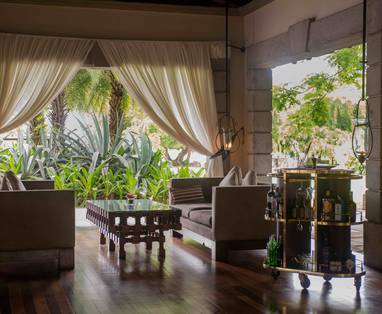 MU_Flic_and_Flac_Maradiva_Villas_Resort_and_Spa_Breakers_Bar