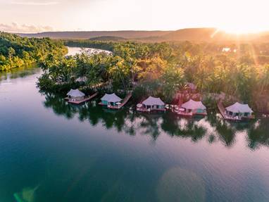 CM_4_Rivers_Floating_Lodge_Cambodja_exotic-holiday-floating-tents-and-tropical-sunset