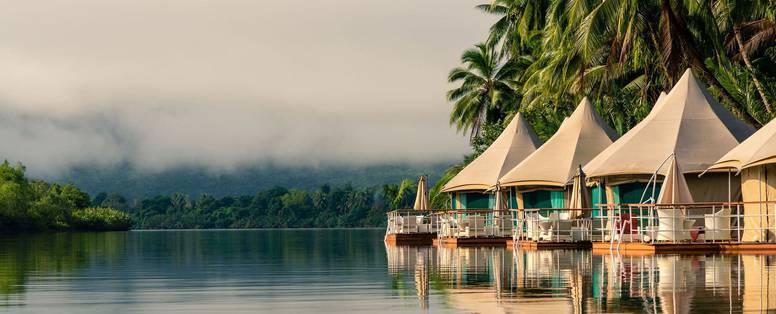 CM_4_Rivers_Floating_Lodge_Cambodja_floating-tents-by-puffy-cloud-river_-_kopie