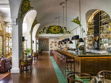 CM_Raffles_Hotel_Le_Royal_elephant_bar_restaurant_63989706