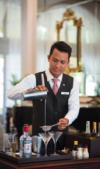 CM_Raffles_Hotel_Le_Royal_perosneel_bar_raffles-hotel-le-royal_(2)