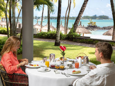 MU_Grand_Baie__Royal_Palm_Beachcomber_breakfast