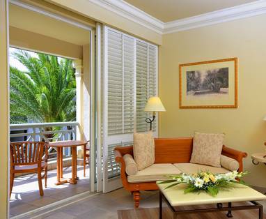 MU_Belle_Mare__The_Residence_Mauritius_Garden_View_Room_02