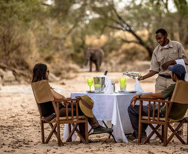 TZ_Nimali_Tarangire_dineren_met_uitzicht_op_wild_NT-18