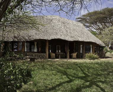 KE_Lewa_House_familycottageexterior-w1280h720