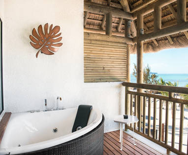 MU_Zilwa_Attitude_couple_privilege_suite_beachfront