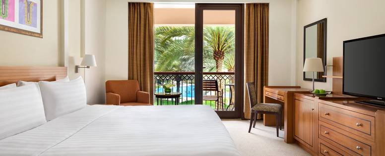 1.__Al_Waha_Family_Room_-_King_Bed