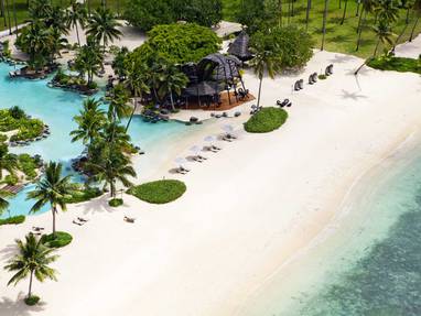 Laucala_beach_bar1-min