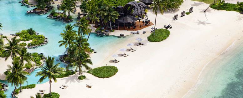 Laucala_beach_bar1-min