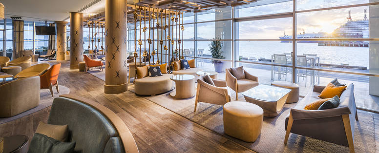 NZ_Auckland_Hilton_Bellini_Bar_resized