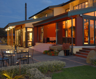 NZ_Gisborne_Knapdale_LodgeEvening_at_Knapdale