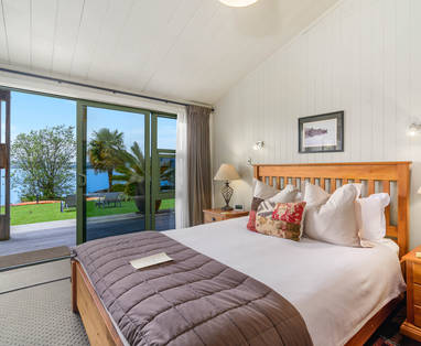 NZ_Rotorua_Koura_Loge_Lodge_room_image_2