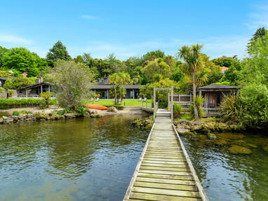 Jetty_NZ_Rotorua_Koura_Loge_view
