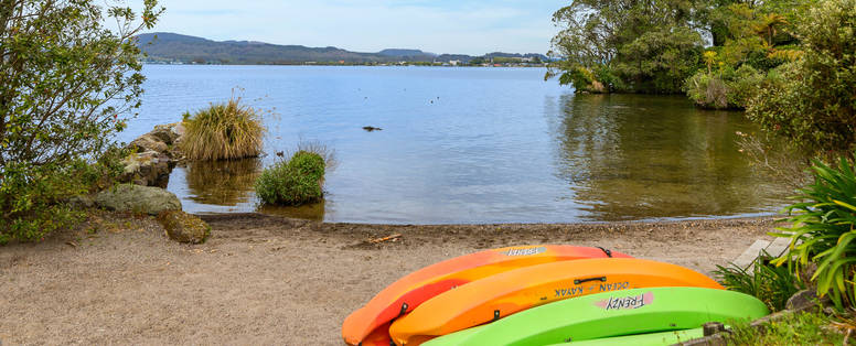 NZ_Rotorua_Koura_Loge_Kayaks