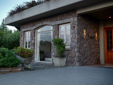 NZ_Taupo_Tauhara_Sunrise_Lodge_Entrance