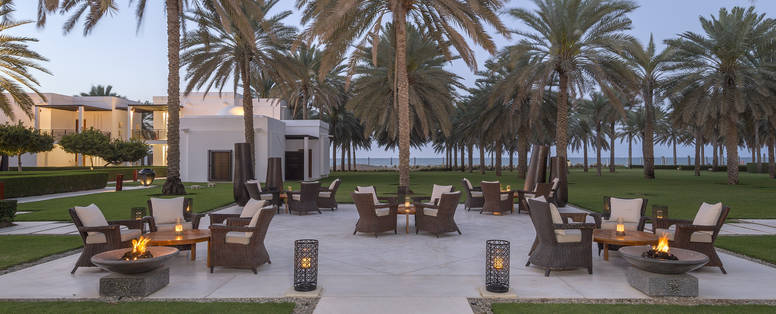 CMU-Dining-The_Lobby_Lounge_(outdoor)