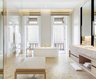 AU_Perth_COMO_the_Treasury_Balcony_Bathroom_1