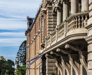AU_Perth_COMO_the_Treasury_Exterior_Towards_Stirling_Garden