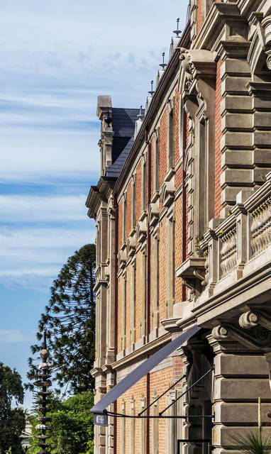 AU_Perth_COMO_the_Treasury_Exterior_Towards_Stirling_Garden